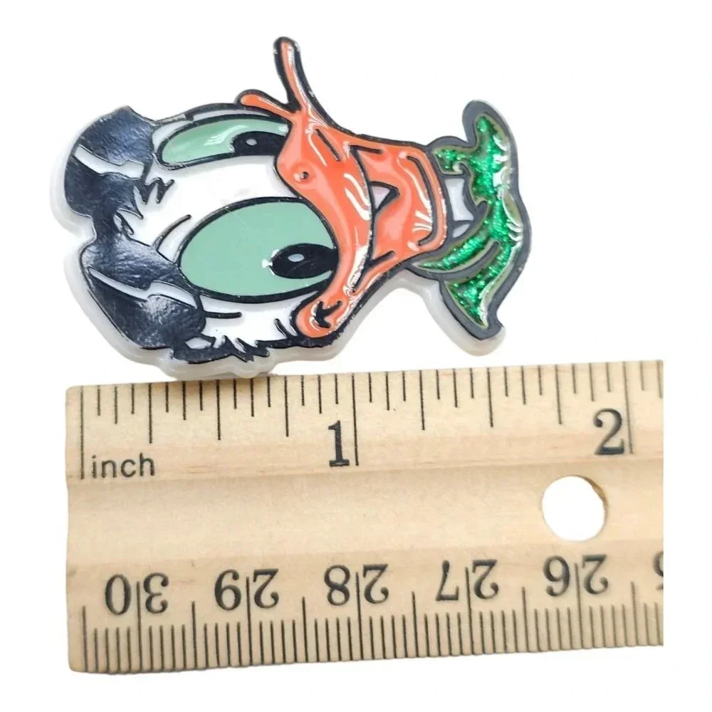 The Walt Disney Donald Duck Plastic Brooch Pin Gold Tone Vintage